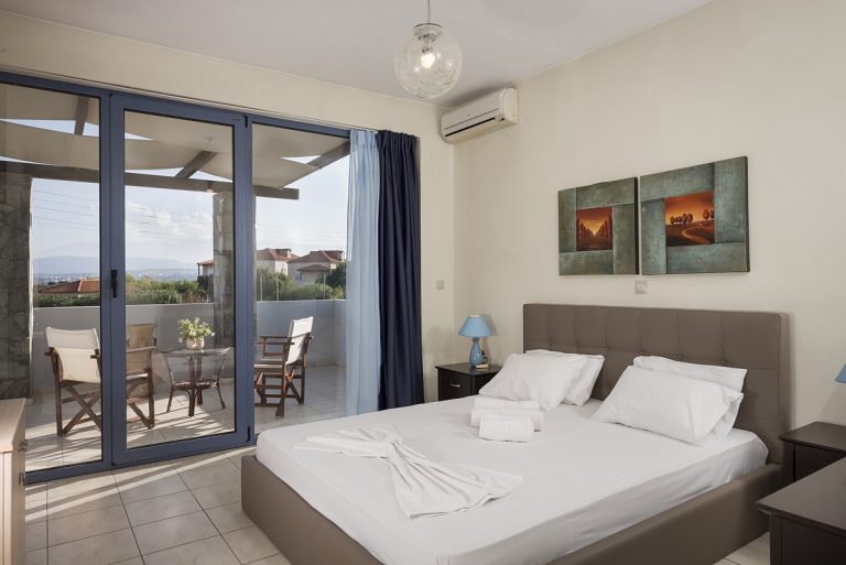 villas in chania Crete for sale bedroom