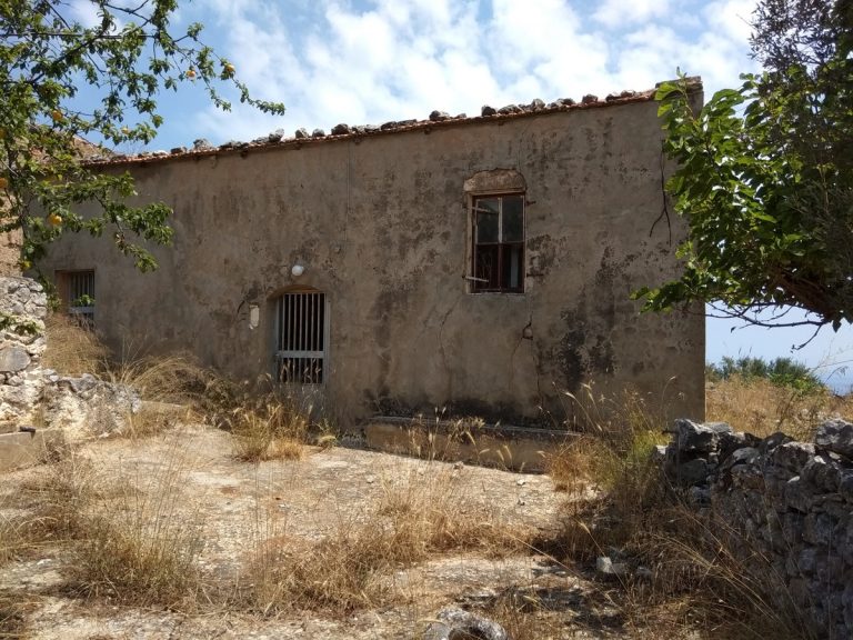 Stone house for sale in Apokoronas wall