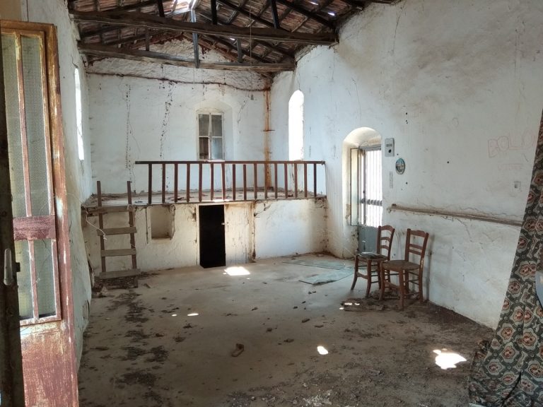 Stone house for sale in Apokoronas inside