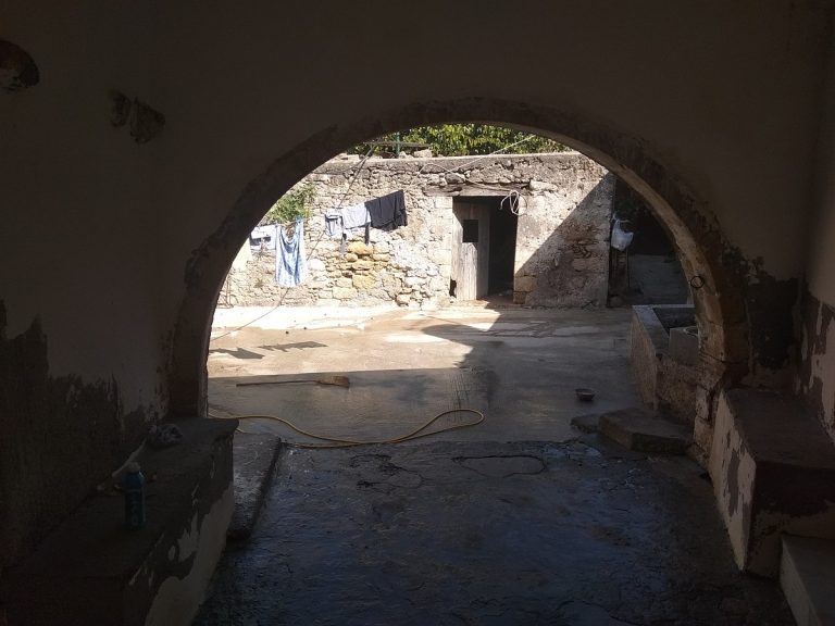 Old stone house for sale in Kissamos Chania Crete stone arch ch105