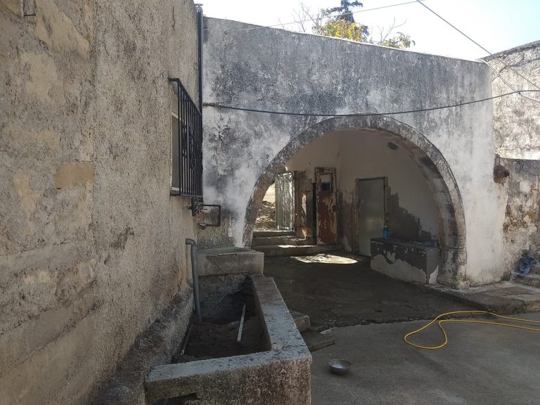 Old stone house for sale in Kissamos Chania Crete internal yard ch105