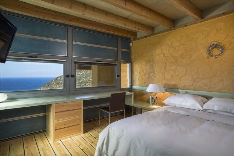 luxury villa for sale in kissamos ravdoucha bedroom