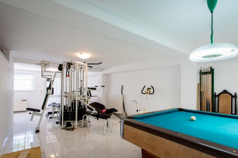 Villa for sale in Stavros Akrotiri Chania ah114 gym space