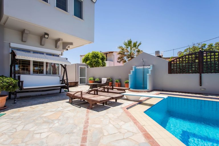 Villa for sale in Stavros Akrotiri Chania ah114 sunbeds