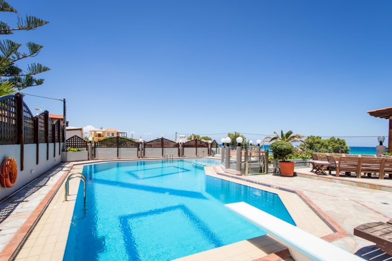 Villa for sale in Stavros Akrotiri Chania ah114 large pool