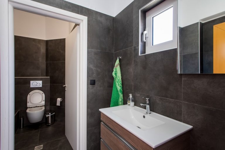 Villa for sale in Stavros Akrotiri Chania ah114 bathroom