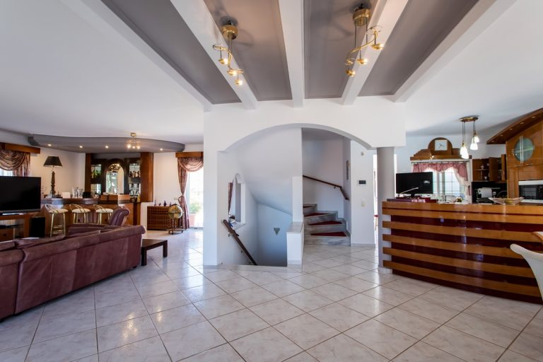 Villa for sale in Stavros Akrotiri Chania ah114 staircase