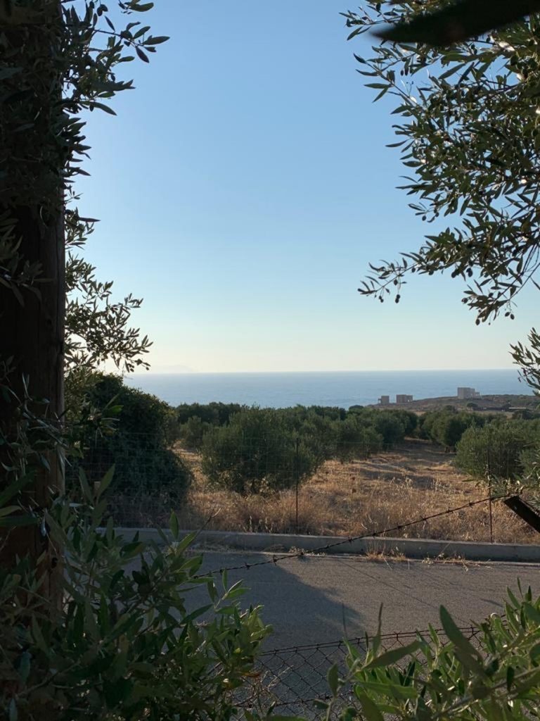 Land for sale in Akrotiri al260