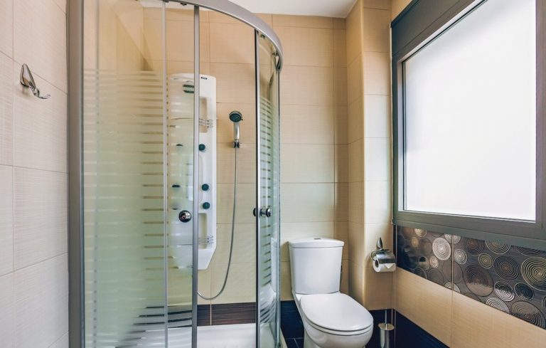 Villa for sale in heraklion hh05 small bathroom