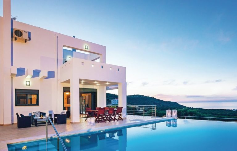 Villa for sale in heraklion hh05 the pool