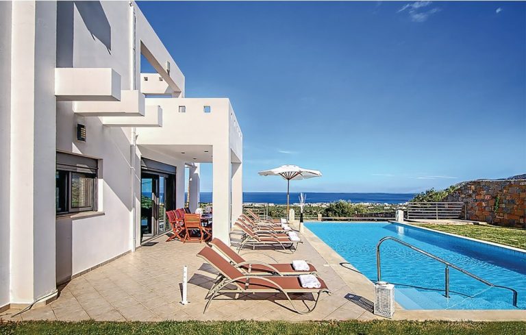 Villa for sale in heraklion hh05 side view and sunbeds