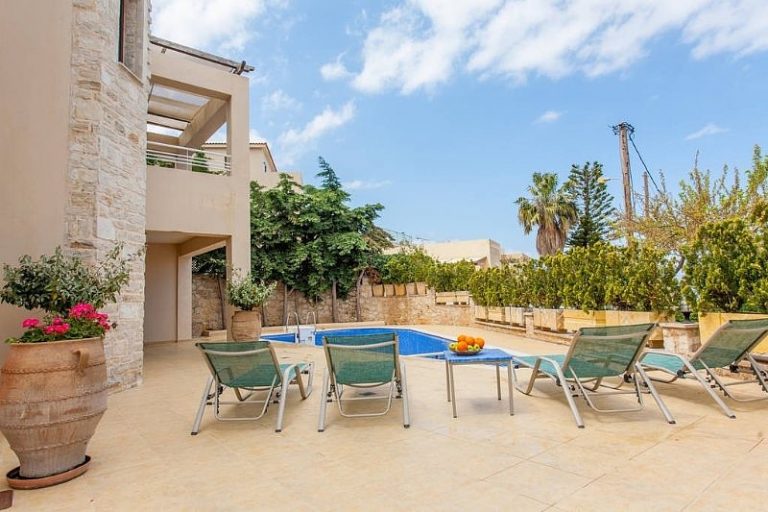 Villa for sale in Rethymno RH027 sunbathing area