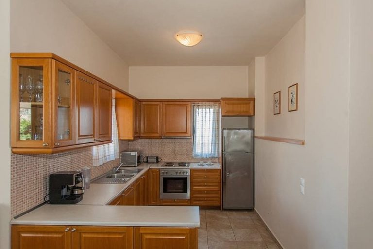 Villa for sale in Rethymno RH027 classic kitchen