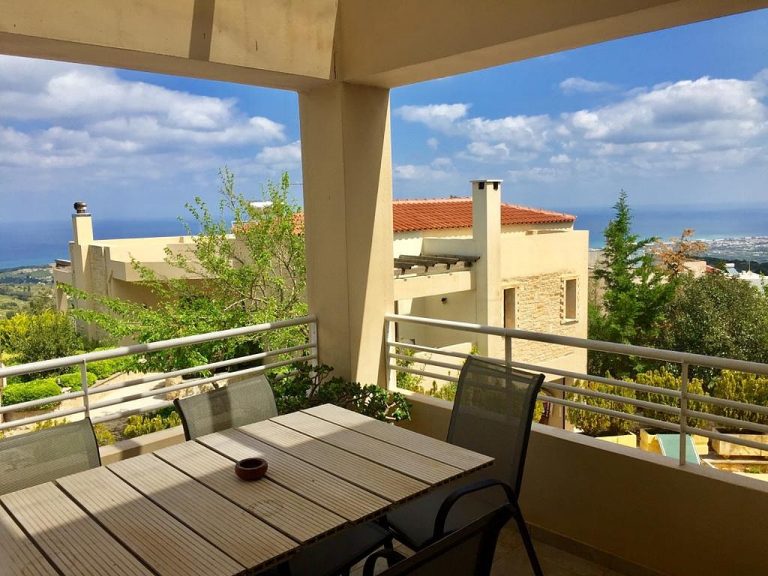 Villa for sale in Rethymno RH027 dining outdoors