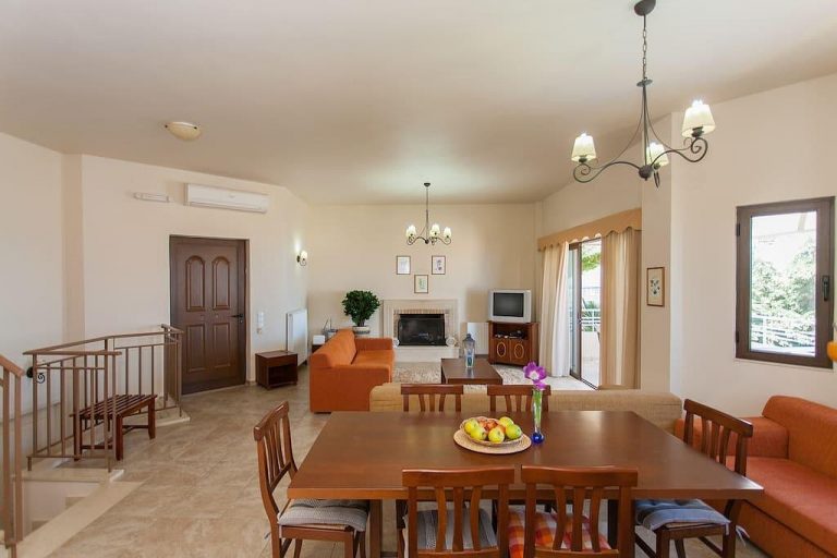 Villa for sale in Rethymno RH027 the open plan