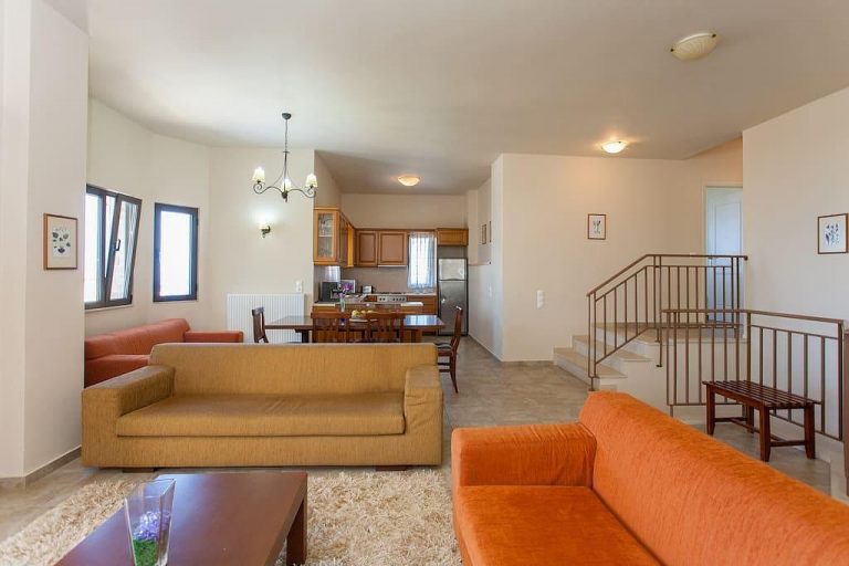 Villa for sale in Rethymno RH027 cosy living room