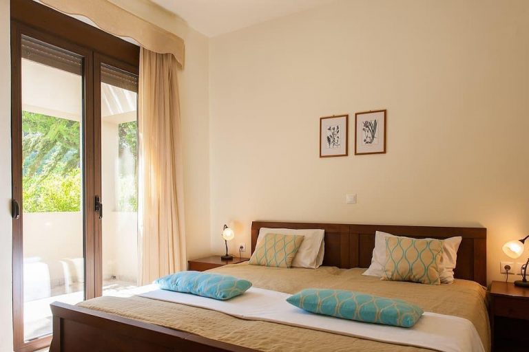 Villa for sale in Rethymno RH027 the light blue bedroom