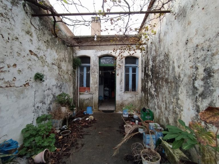 mansion for sale old town rethymnon rh026 backyard