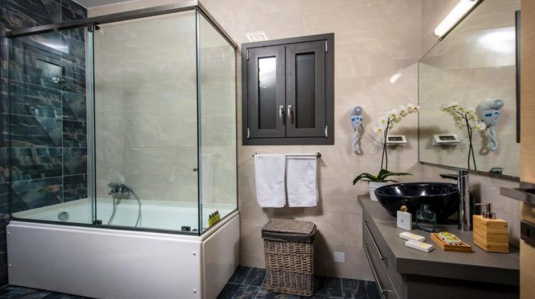 Villa for sale in agios nikolaos LH019 bathroom