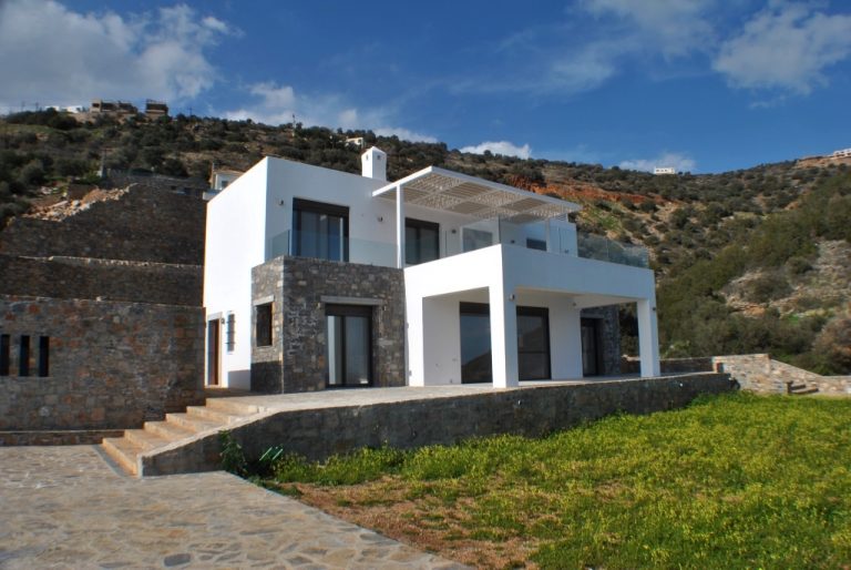 Villa for sale in agios nikolaos LH021 outside view of house