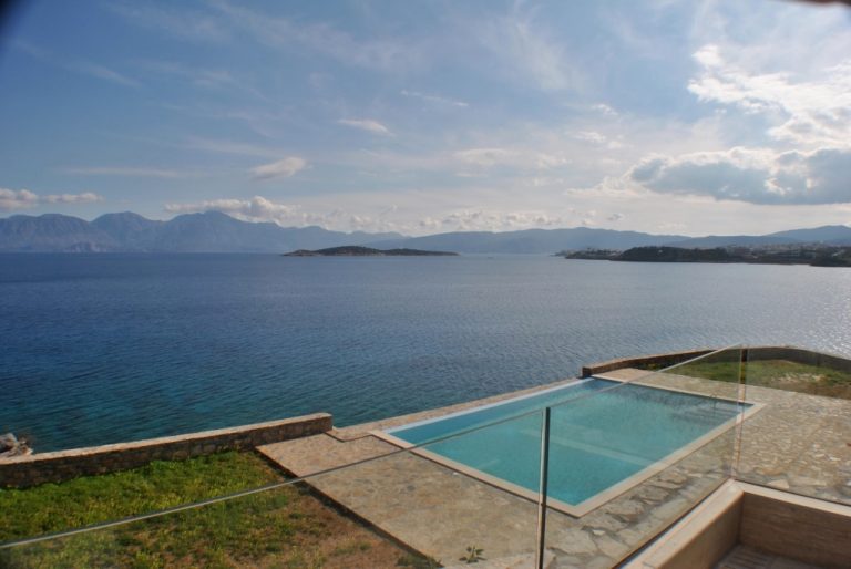 Villa for sale in agios nikolaos LH021 pool view