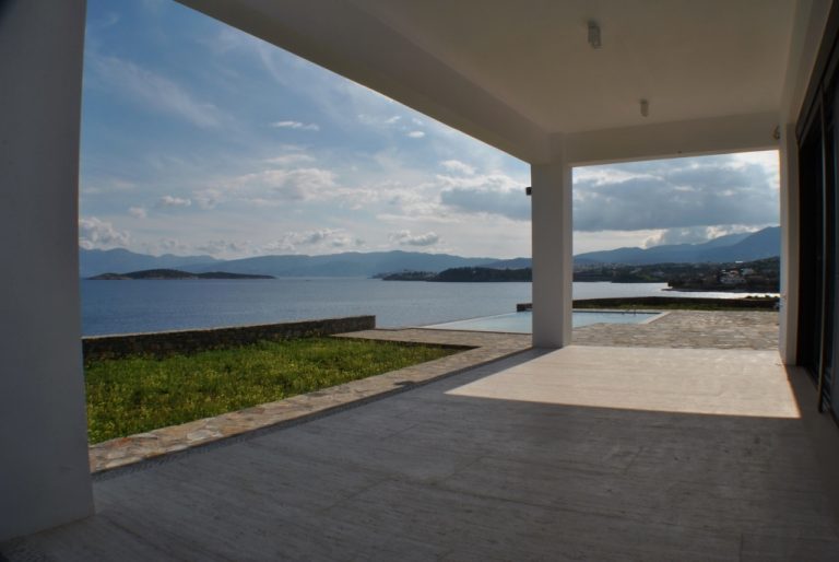 Villa for sale in agios nikolaos LH021