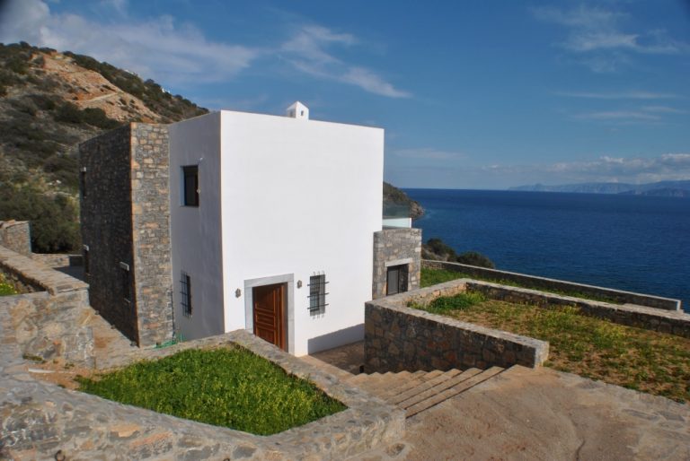 Villa for sale in agios nikolaos LH021 sideview