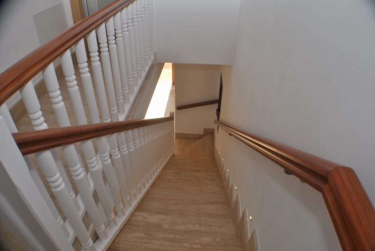 Villa for sale in agios nikolaos LH021 staircase