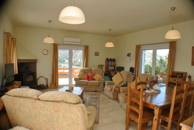 Villa for sale in agios nikolaos LH022 living room