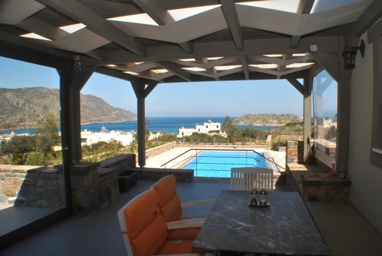 Villa for sale in agios nikolaos LH029 outside table