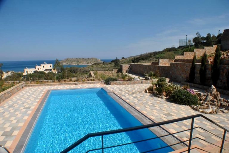 Villa for sale in agios nikolaos LH029 pool