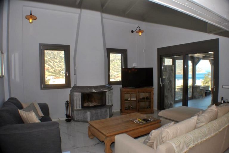 Villa for sale in agios nikolaos LH029 fireplace