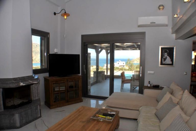 Villa for sale in agios nikolaos LH029 living room