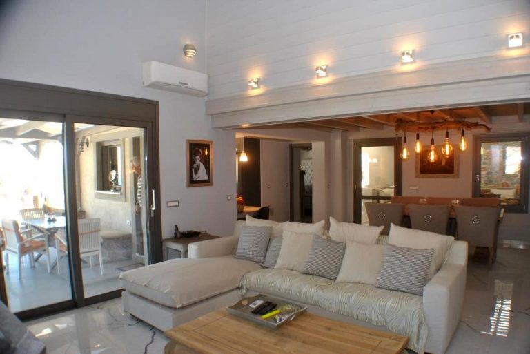 Villa for sale in agios nikolaos LH029 living room