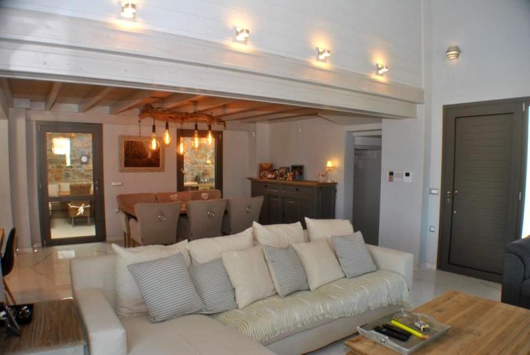 Villa for sale in agios nikolaos LH029 living room