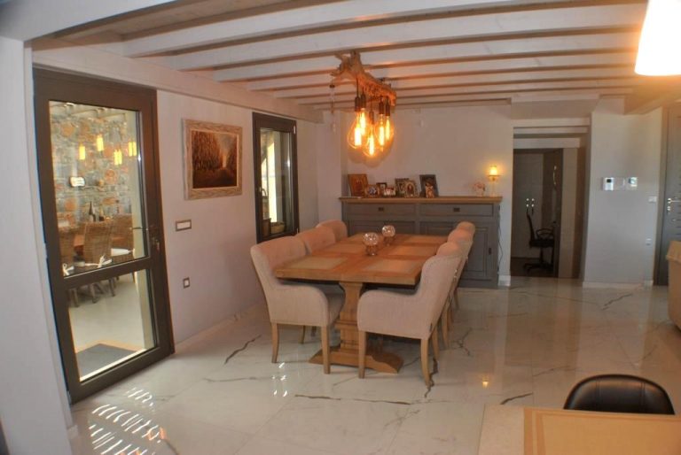 Villa for sale in agios nikolaos LH029 kitchen table