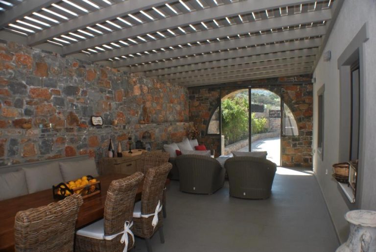 Villa for sale in agios nikolaos LH029