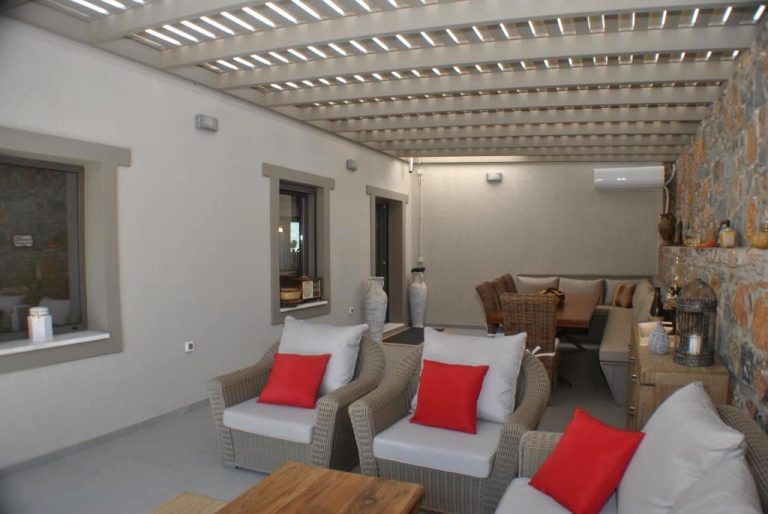 Villa for sale in agios nikolaos LH029 2 chairs