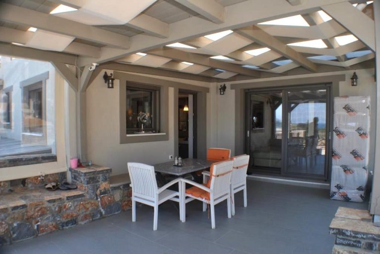 Villa for sale in agios nikolaos LH029 outside