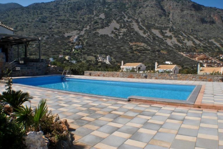 Villa for sale in agios nikolaos LH029 pool