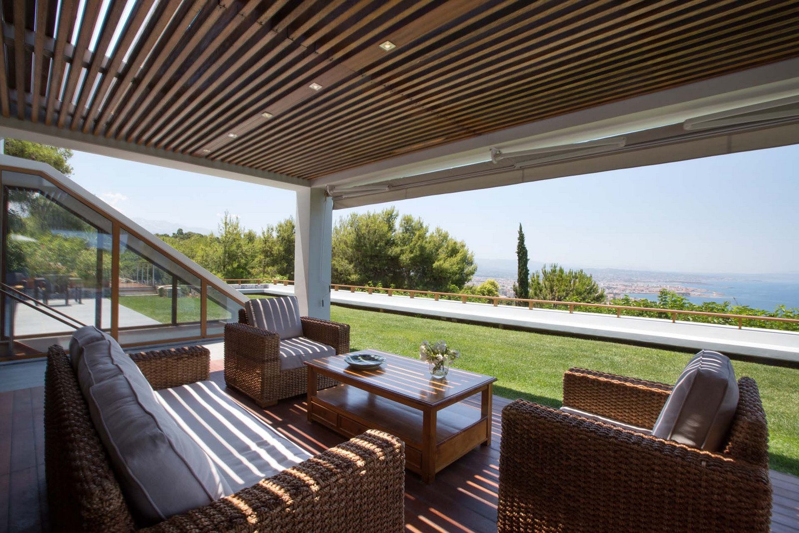 Listing photograph 3 of 51 of the house in Profitis Ilias, published by Euroland Property Group.