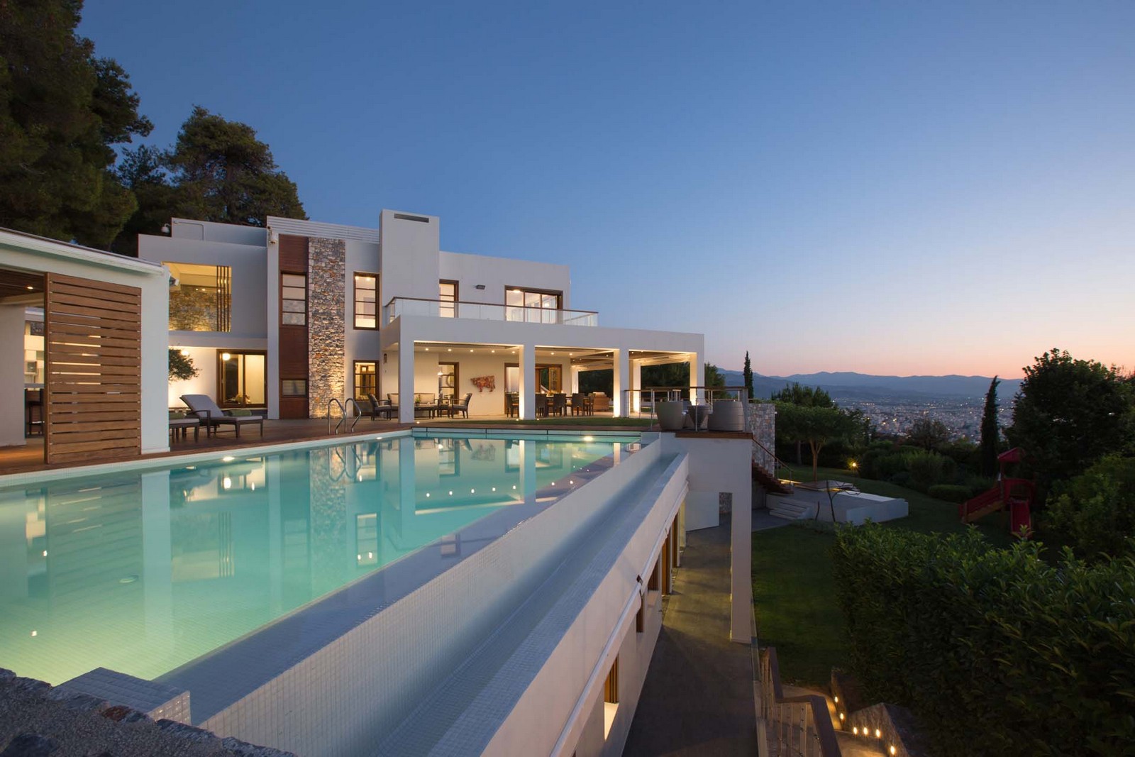 Listing photograph 49 of 51 of the house in Profitis Ilias, published by Euroland Property Group.