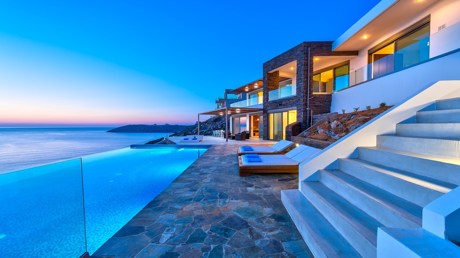 Luxury villas overlooking the sea in Chania Crete