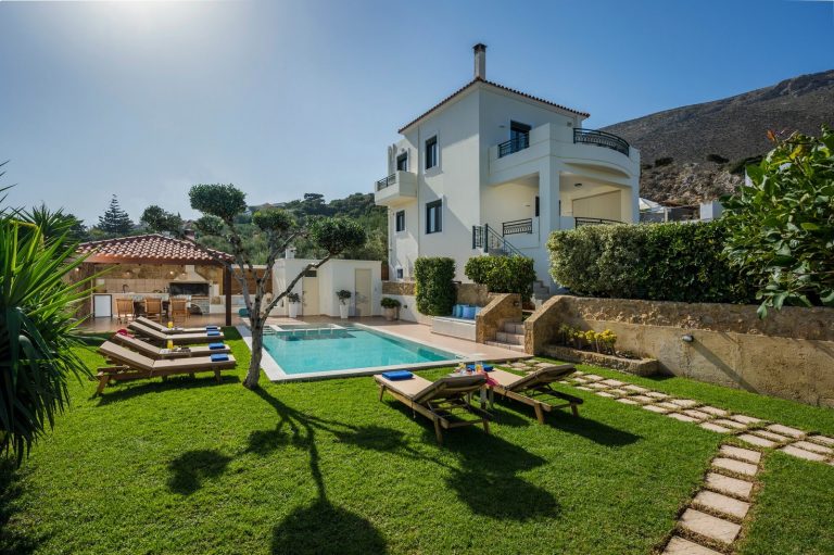 Elegant villa for sale in Afrata Crete with private pool