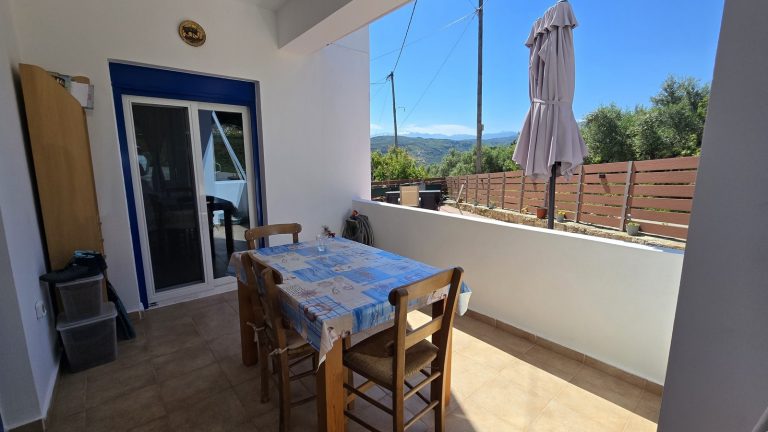 Covered terrace with dining table