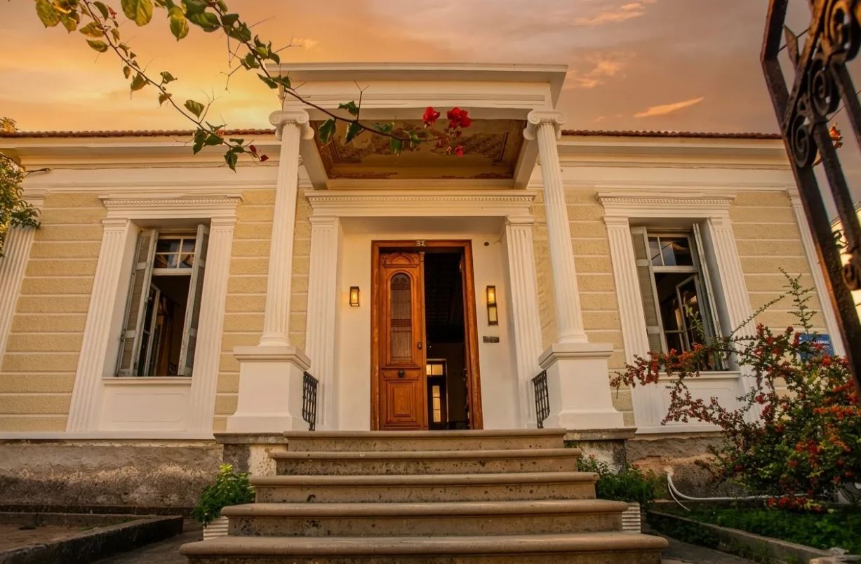 Listing photograph 10 of 14 of the house in Chania, published by Euroland Property Group.
