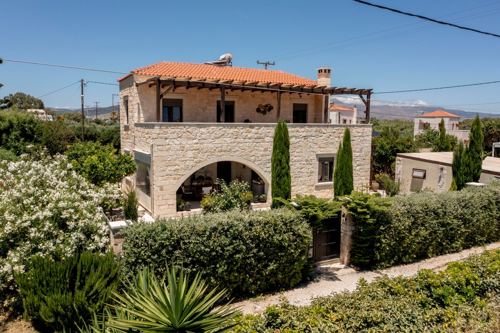 Listing photograph 11 of 33 of the house in Tavronitis, published by Euroland Property Group.
