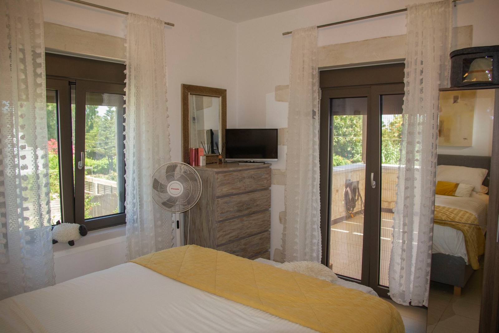Listing photograph 21 of 33 of the house in Tavronitis, published by Euroland Property Group.