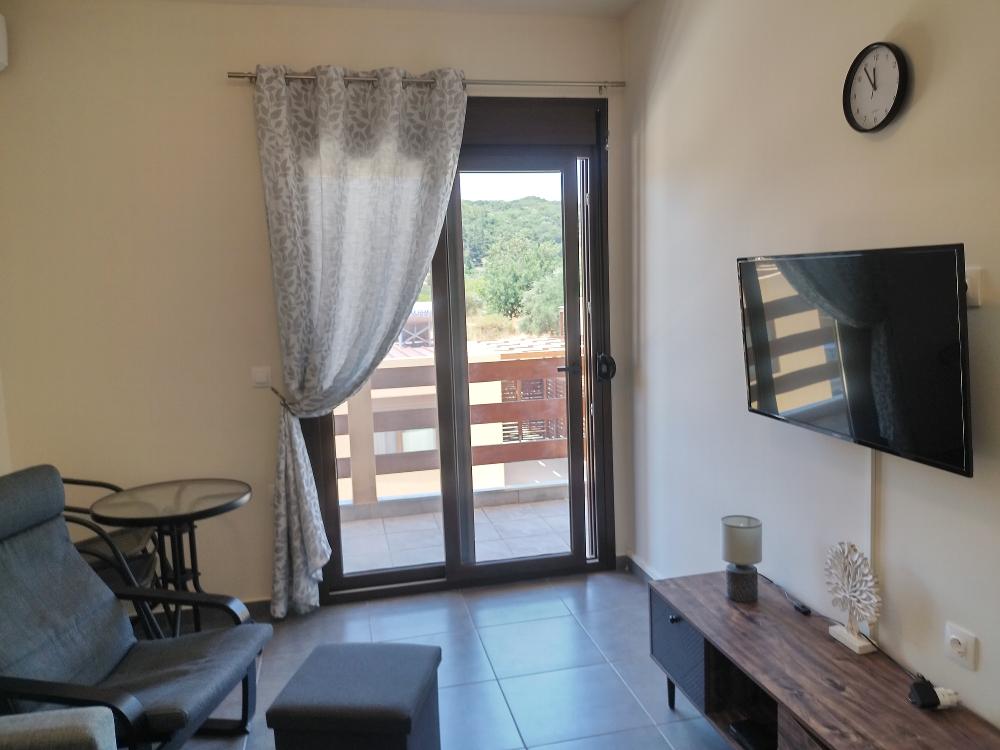 Listing photograph 4 of 14 of the house in Vamos, published by Euroland Property Group.