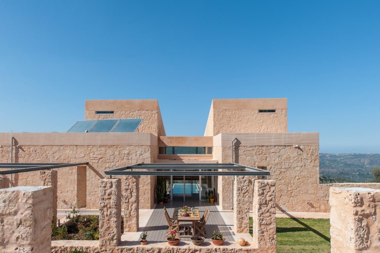 Charming Villa with Spacious Outdoor Areas and Panoramic Sea Views